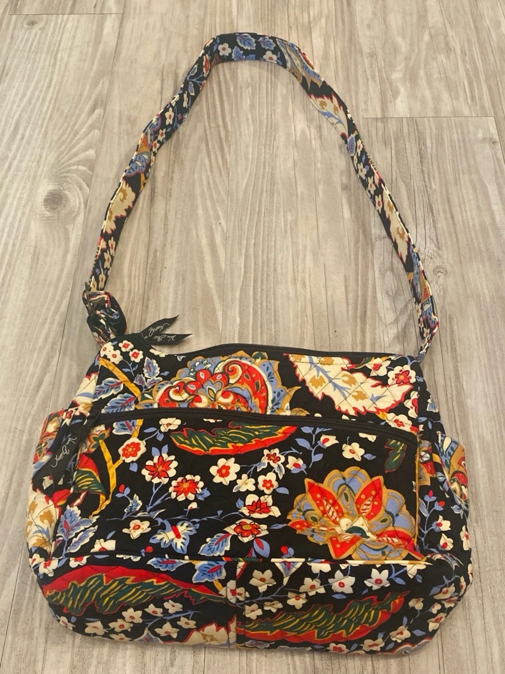 *Vera Bradley* Paisley Multicolor Purse Design
